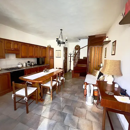 Casa Veronica - Casa Indipendente Su Due Piani Làconi Exterior photo